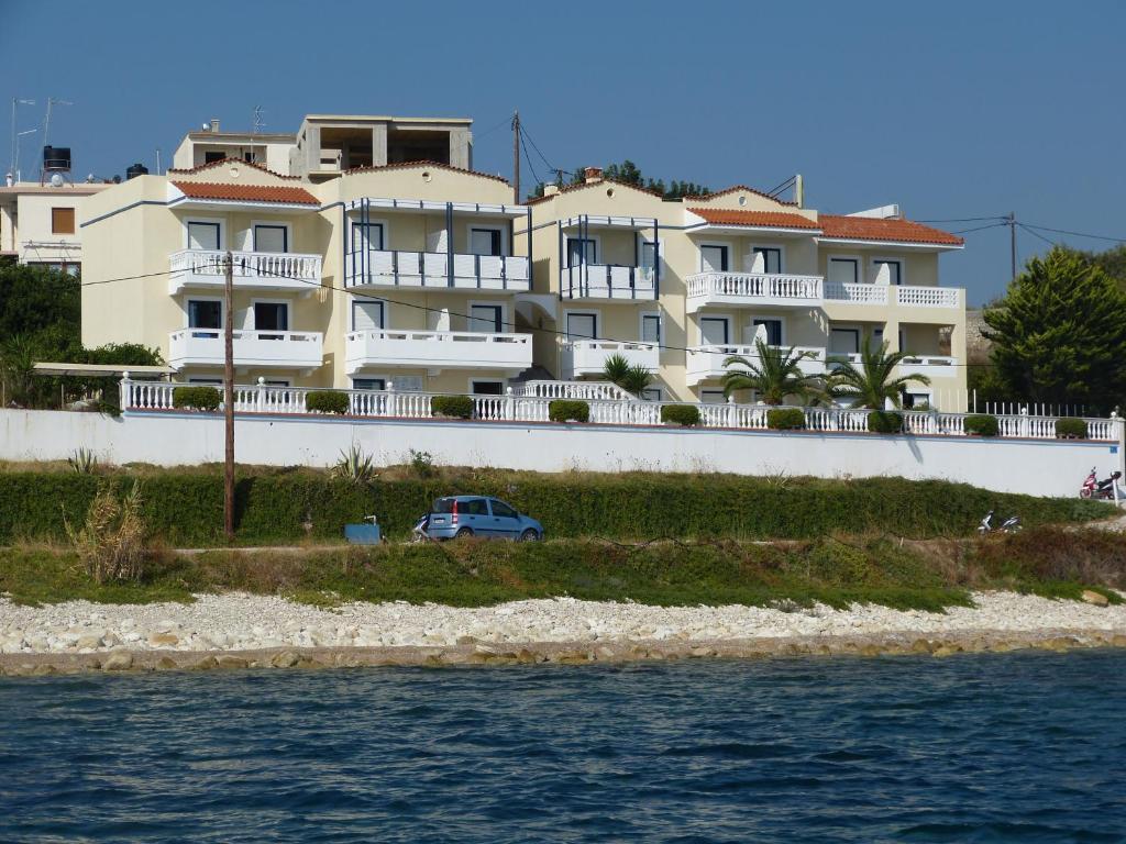 Ostria Seaside Studios And Apartments Katarráktis Eksteriør billede